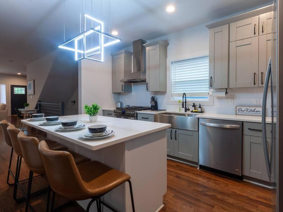 Five75lux Atl King Bed & Game Downtown Holiday home