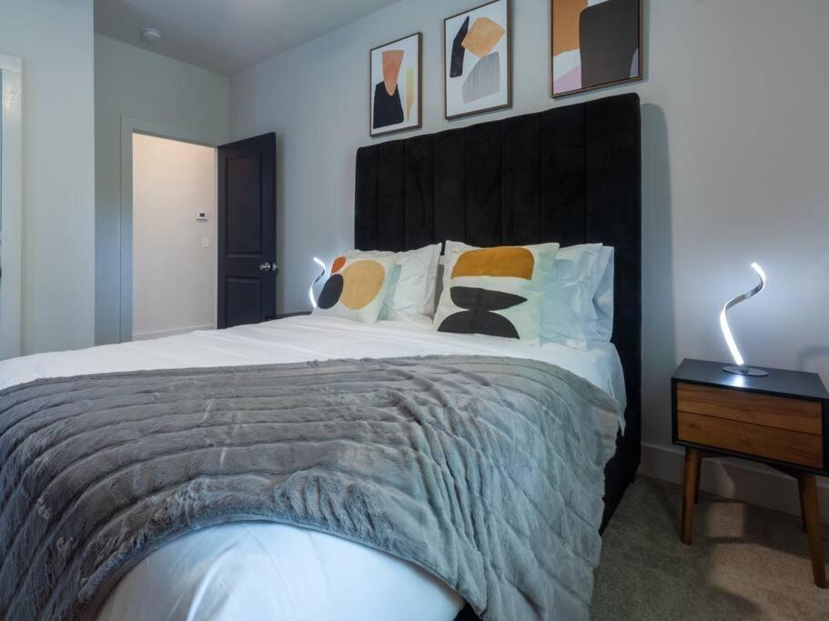 Five75lux Atl King Bed & Game Downtown Holiday home Atlanta