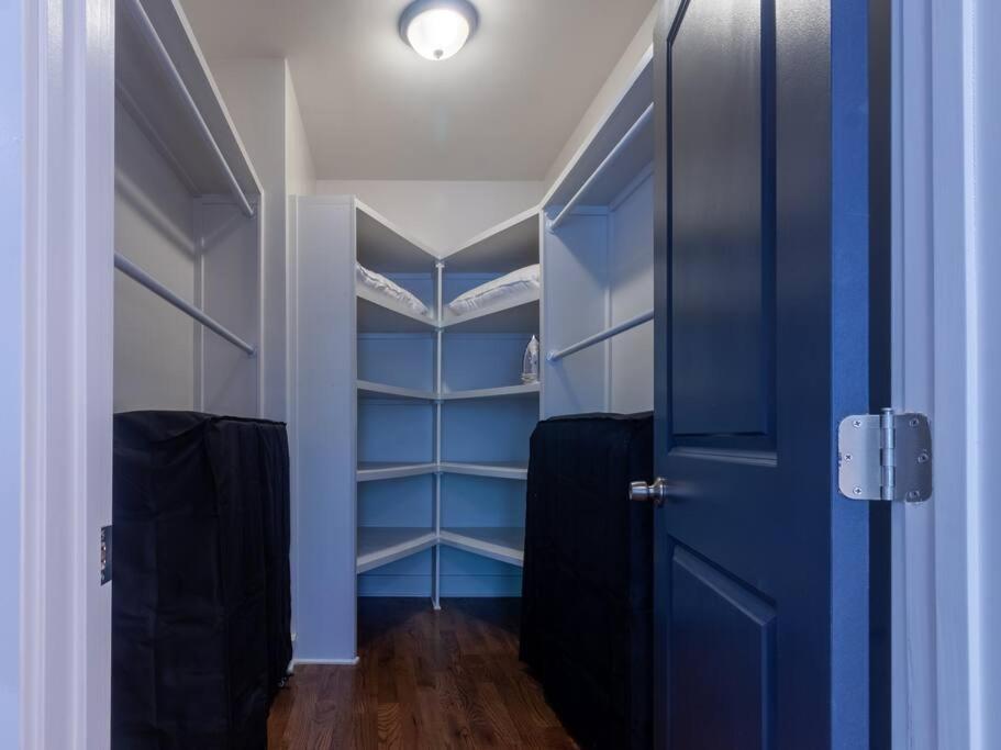 Five75lux Atl King Bed & Game Downtown Holiday home *