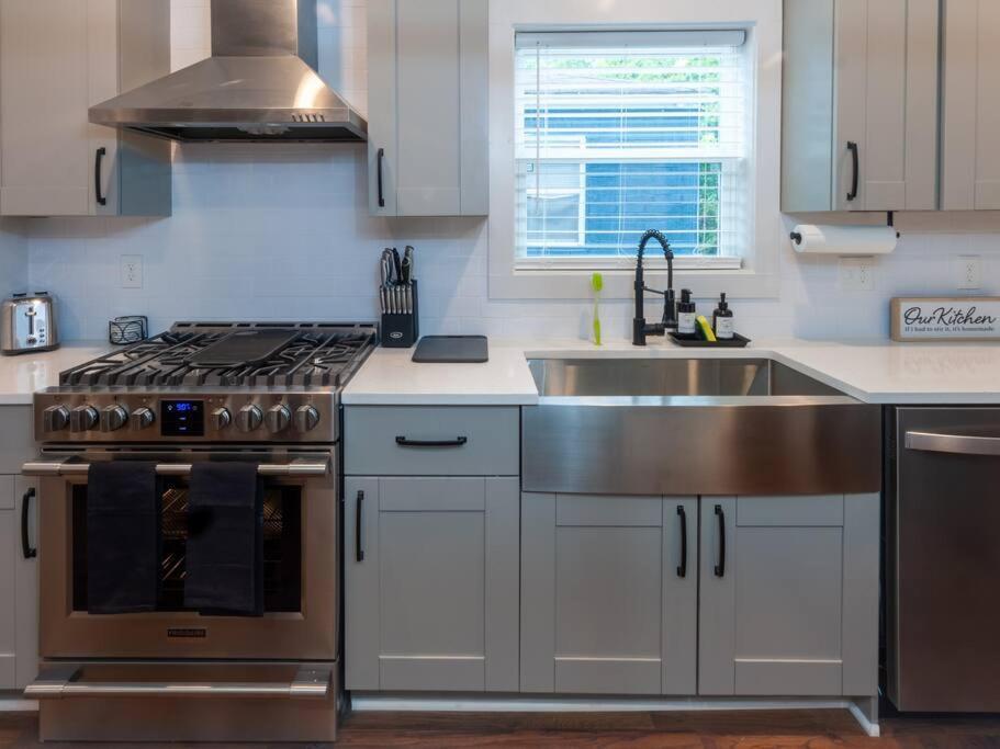 Five75lux Atl King Bed & Game Downtown Holiday home *