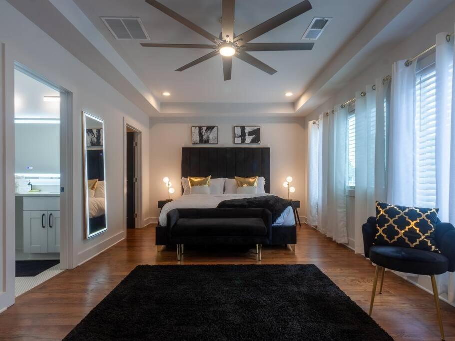 Five75lux Atl King Bed & Game Downtown